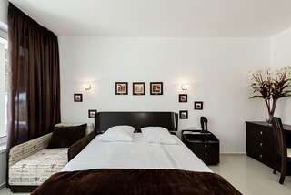 Гостиница Маями Стайл Отель Симеиз Улучшенный номер с кроватью размера &quot;king-size&quot;-1