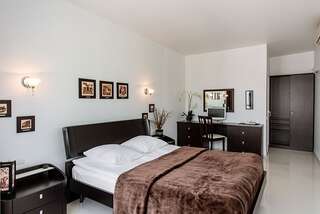 Гостиница Маями Стайл Отель Симеиз Улучшенный номер с кроватью размера &quot;king-size&quot;-2
